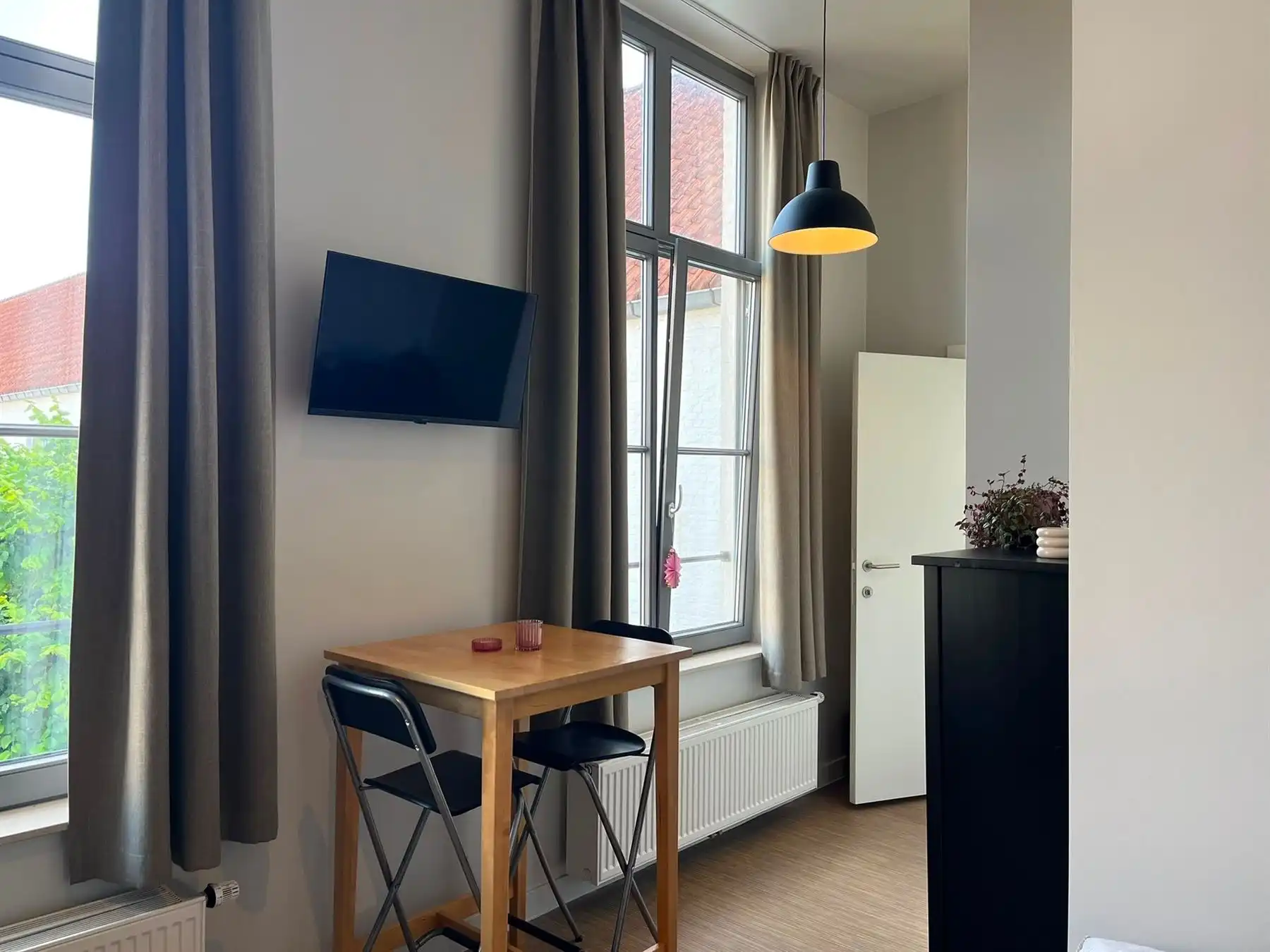 Ruime studenten kamer met eigen sanitair en keuken foto 6
