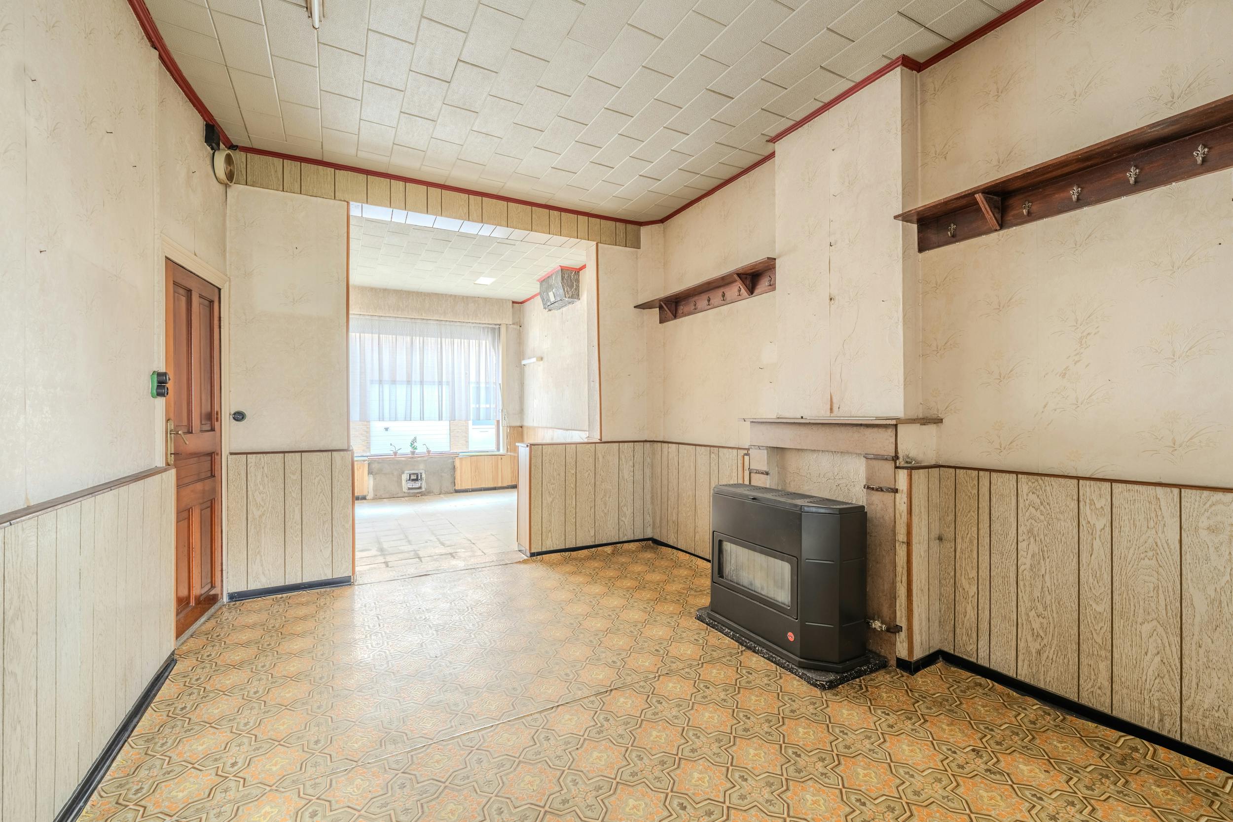 Te renoveren woning met 5 slaapkamers, tuin en garagebox te Middelkerke! foto 2