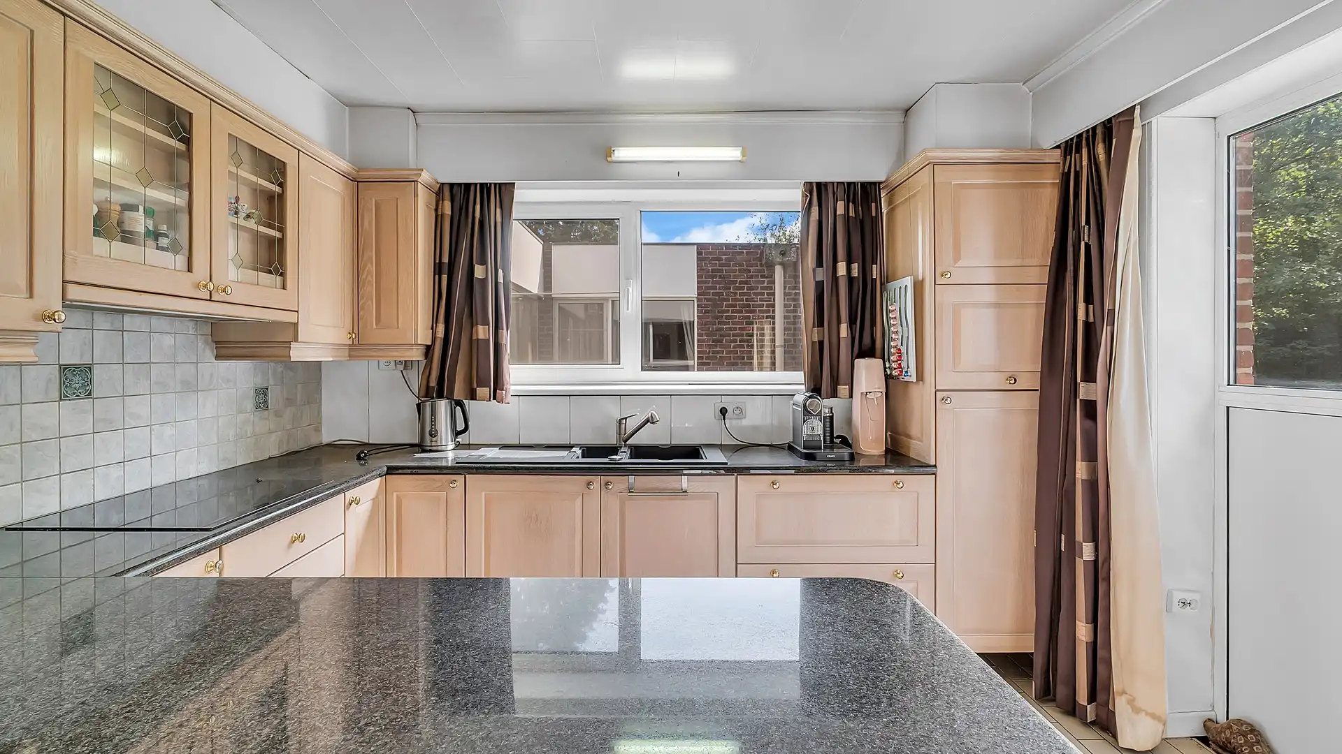 Unieke gelijkvloerse woning  (242 m²) op een uitzonderlijk groot perceel van 28a 17ca foto 10