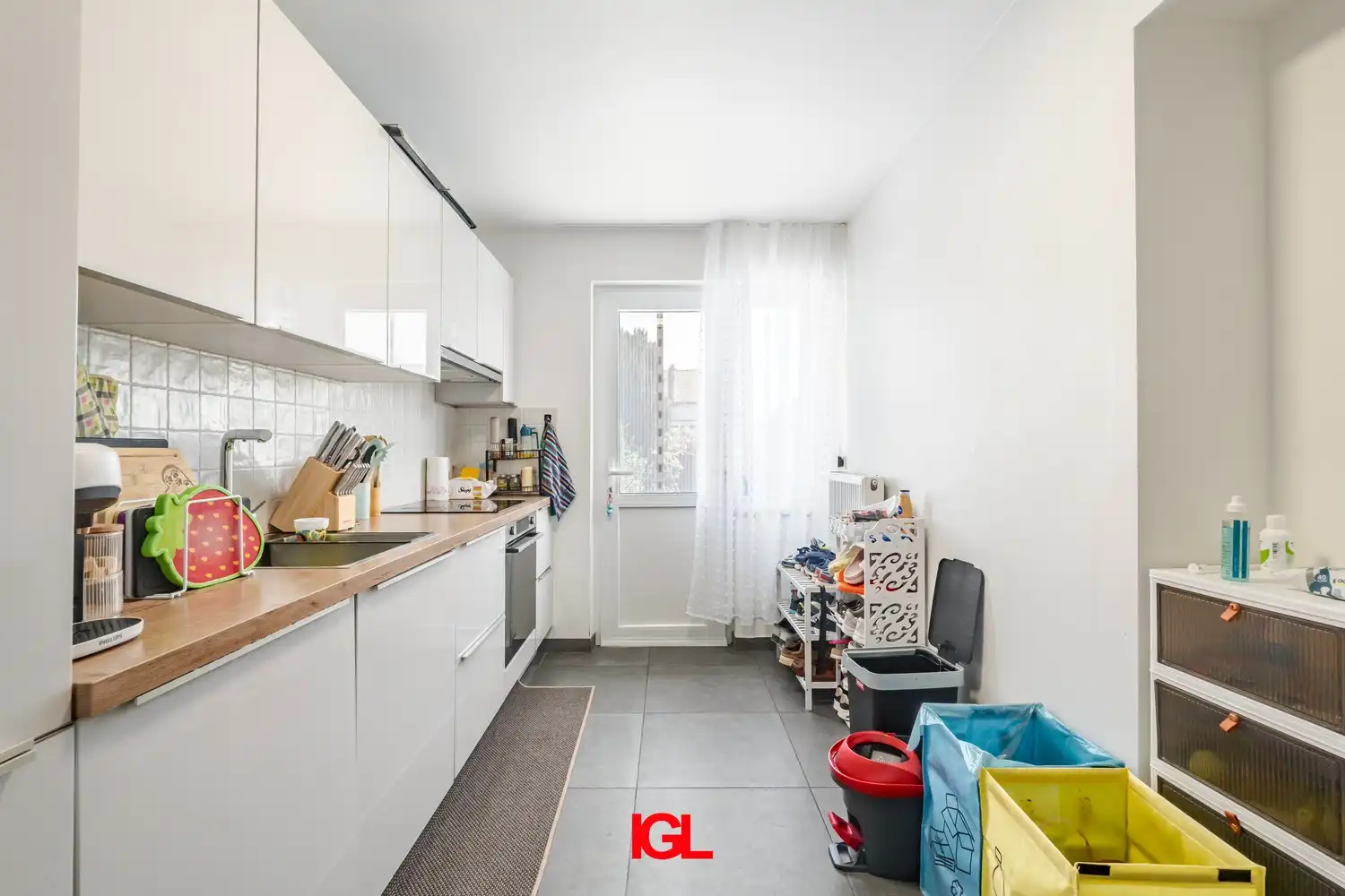 3-gevel woning met zuidgerichte tuin en garage foto 7