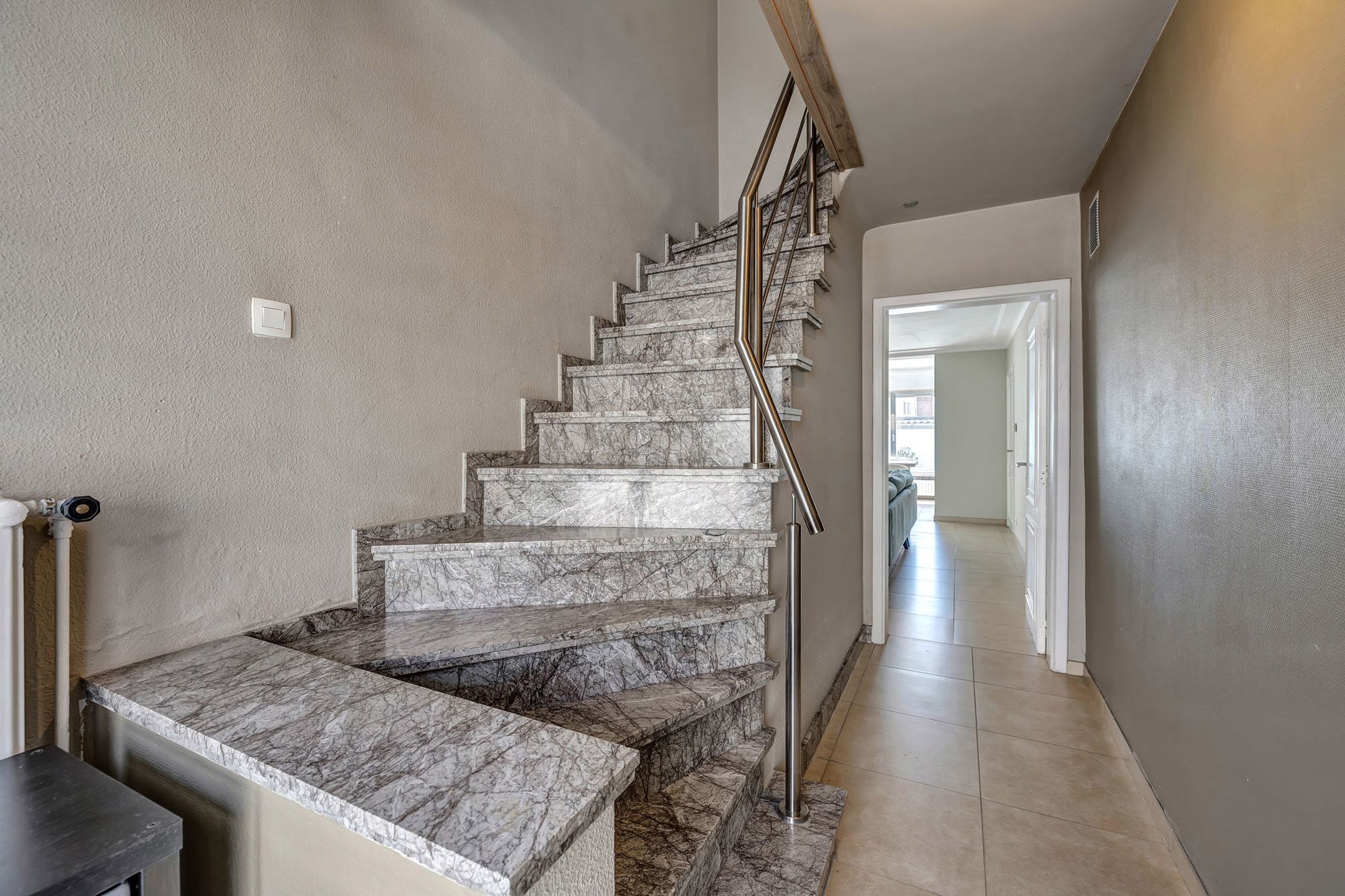 Instapklare woning met ruim terras en 3 slpk te Iddergem foto 2