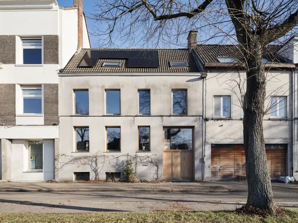 Een bijzondere woning die zich onderscheidt door haar architectuur, ruimtelijkheid en unieke tuin. foto 18