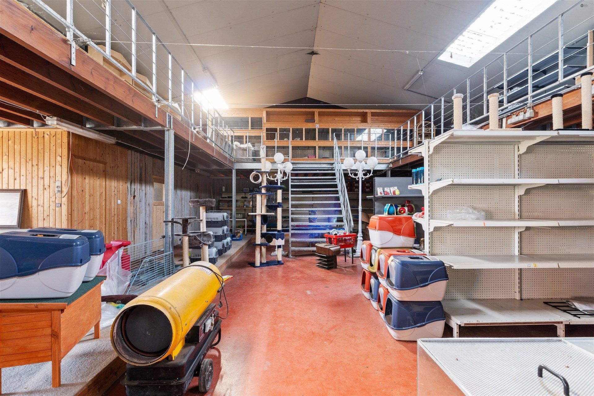 Grote grond met 2 woningen en magazijn van 700m² foto 6