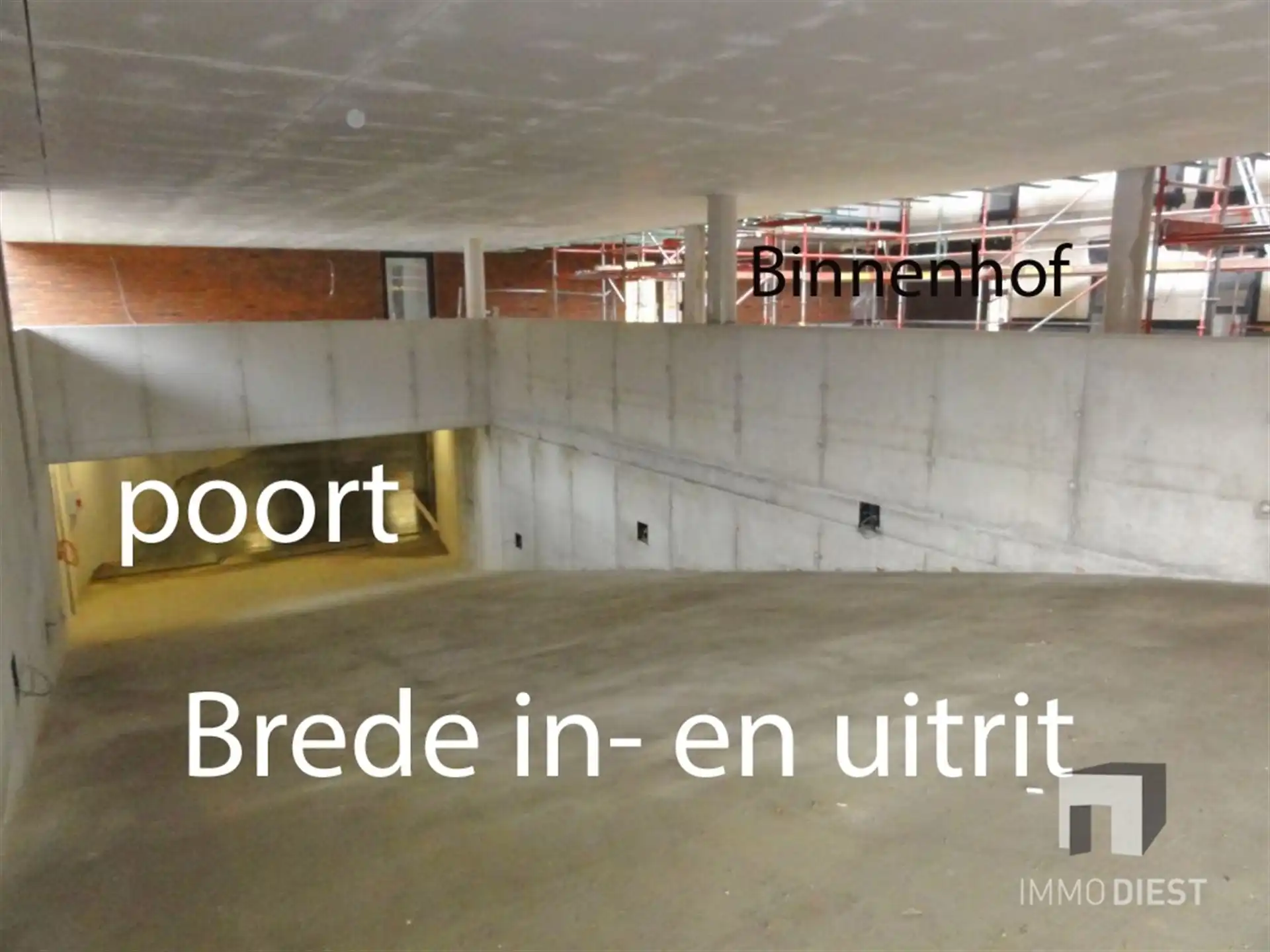 Zeer goed gelegen autostaanplaats te huur foto 5