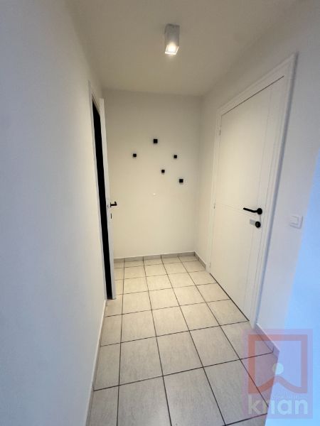 Gelijkvloers appartement met 3 slaapkamers, garage en terras. foto 2
