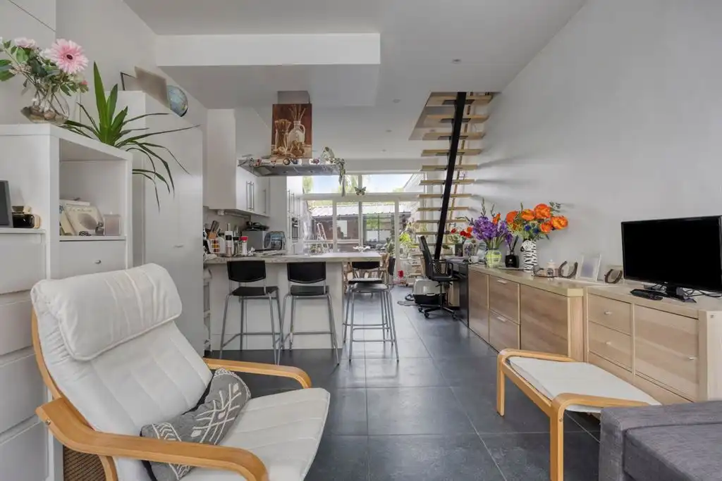 Prachtig gerenoveerde gezinswoning op een toplocatie foto 4