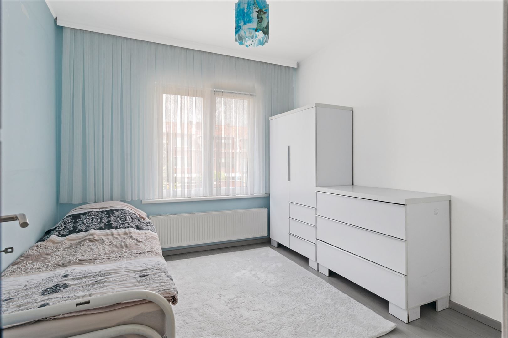 Gerenoveerde halfopen woning op ca. 300m2 met garage en tuin. foto 13