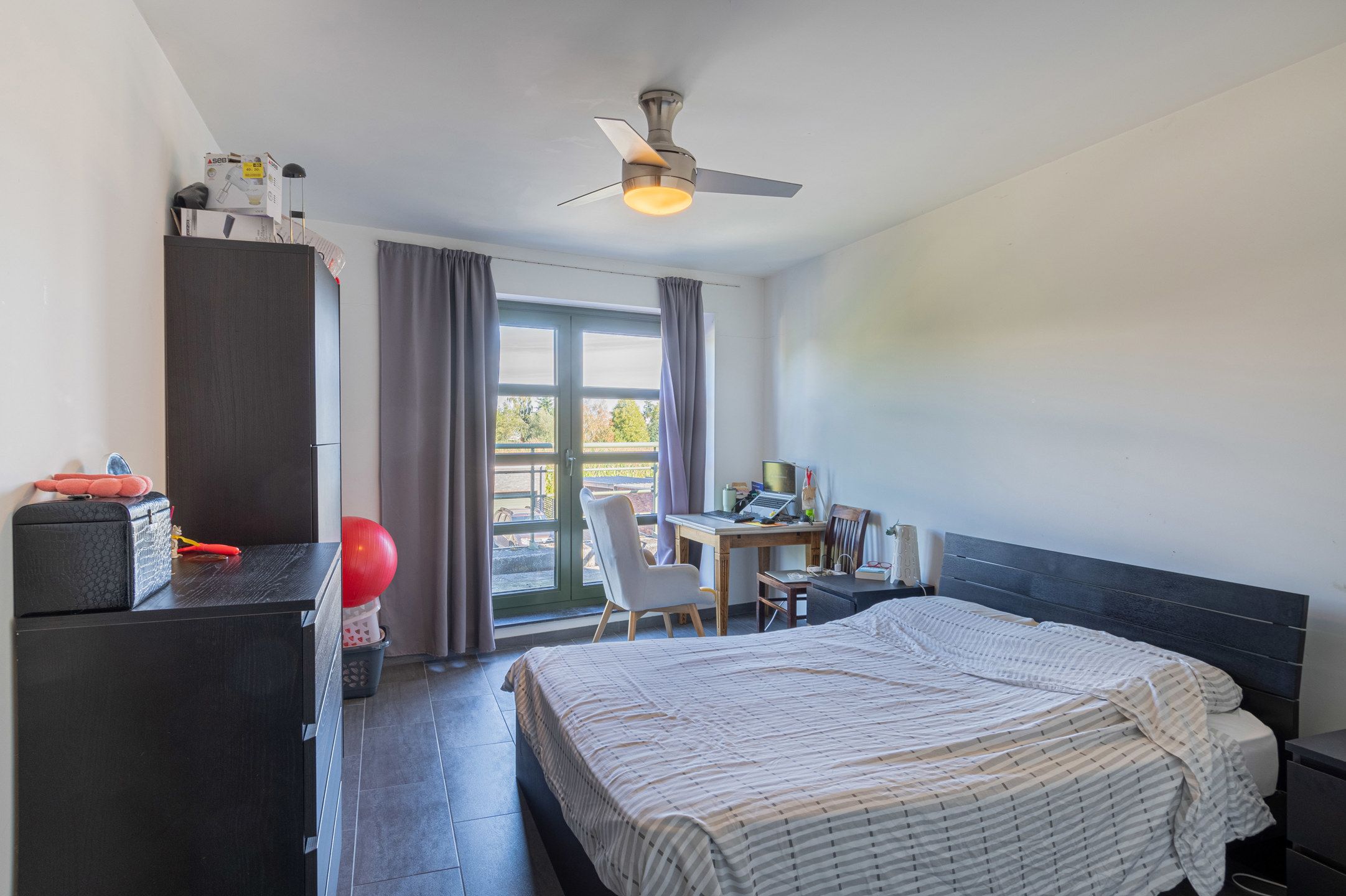 Leuk gelegen 2slpk appartement met terras en garage foto 12