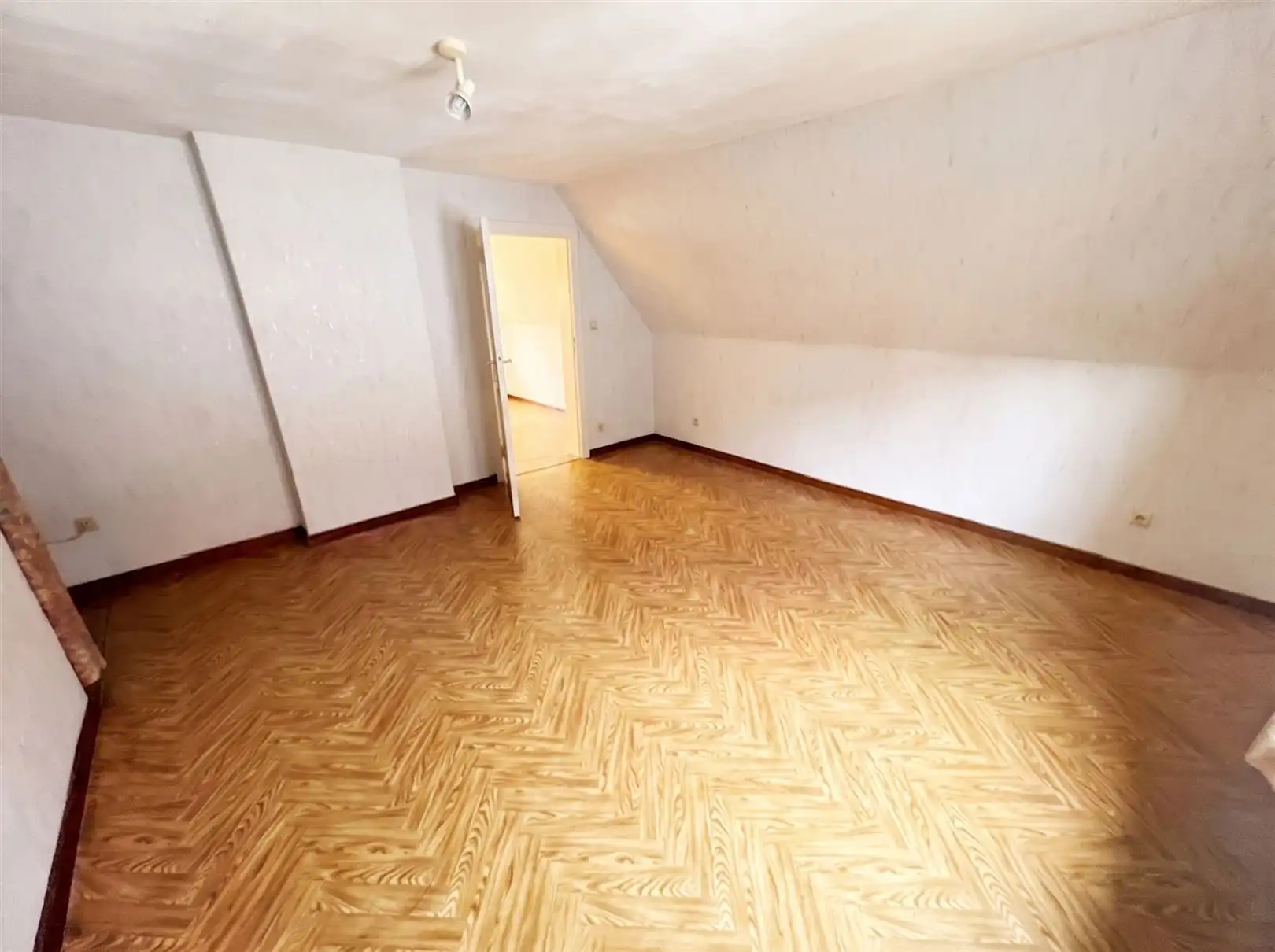 Te renoveren woning in deelgemeente Ename foto 8