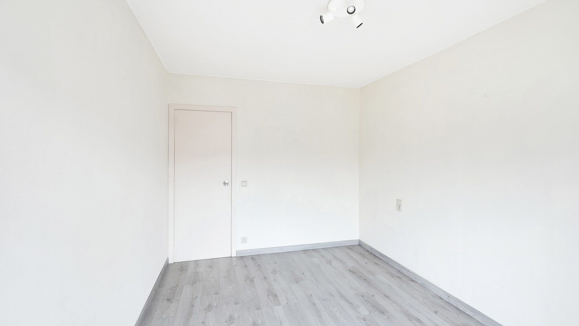 Appartement met 2 slaapkamers in de Lippenslaan te koop foto 15