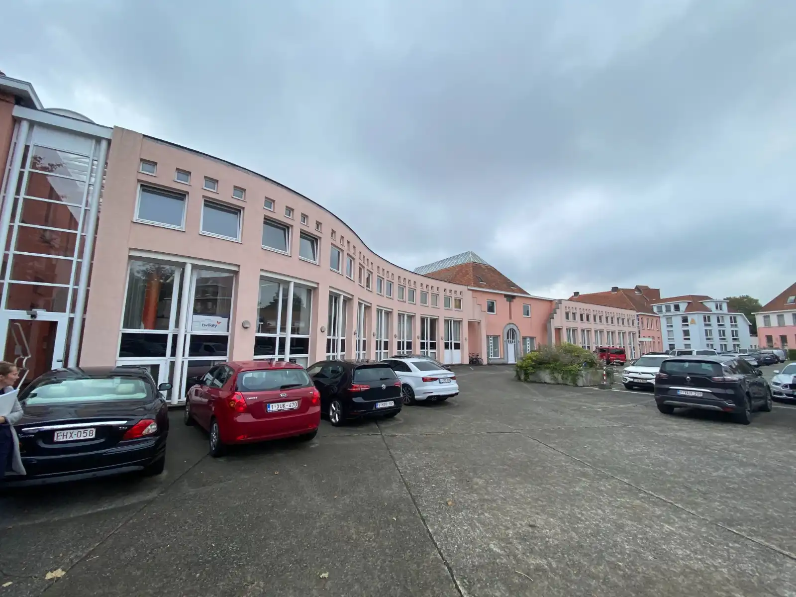 Kantoren te huur vanaf 50m² op toplocatie + P ! foto {{pictureIndex}}