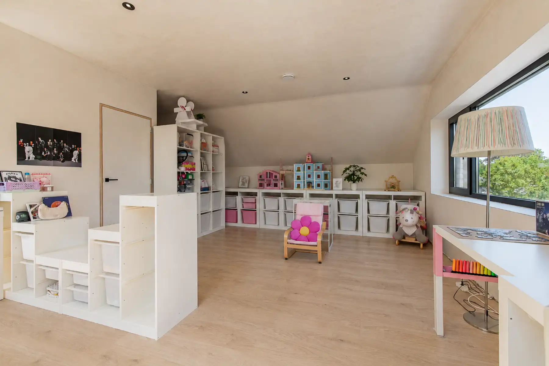 Knap afgewerkte, halfopen energiezuinige woning foto 12