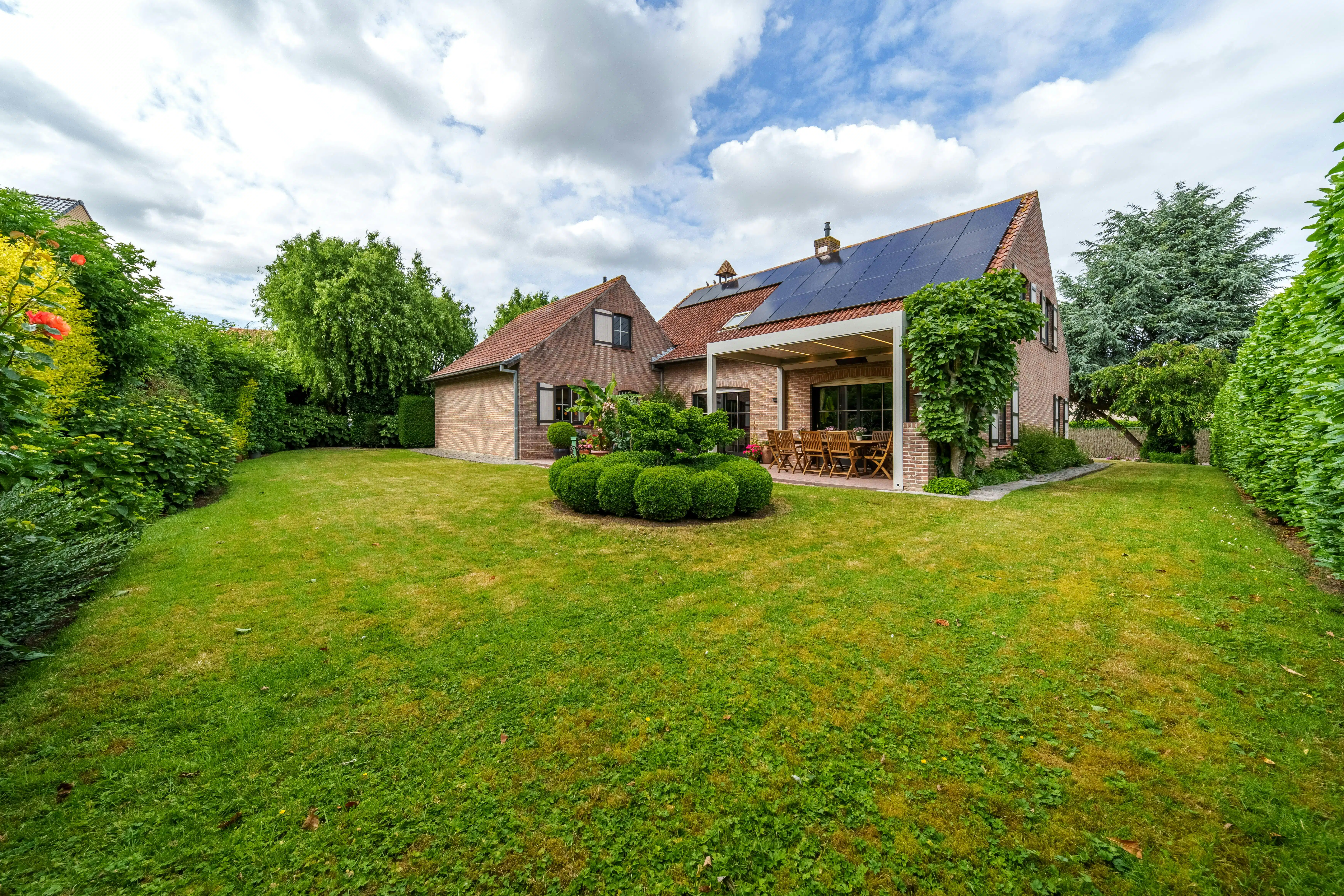 Karaktervol huis te koop in Merkem op 885m² foto 3