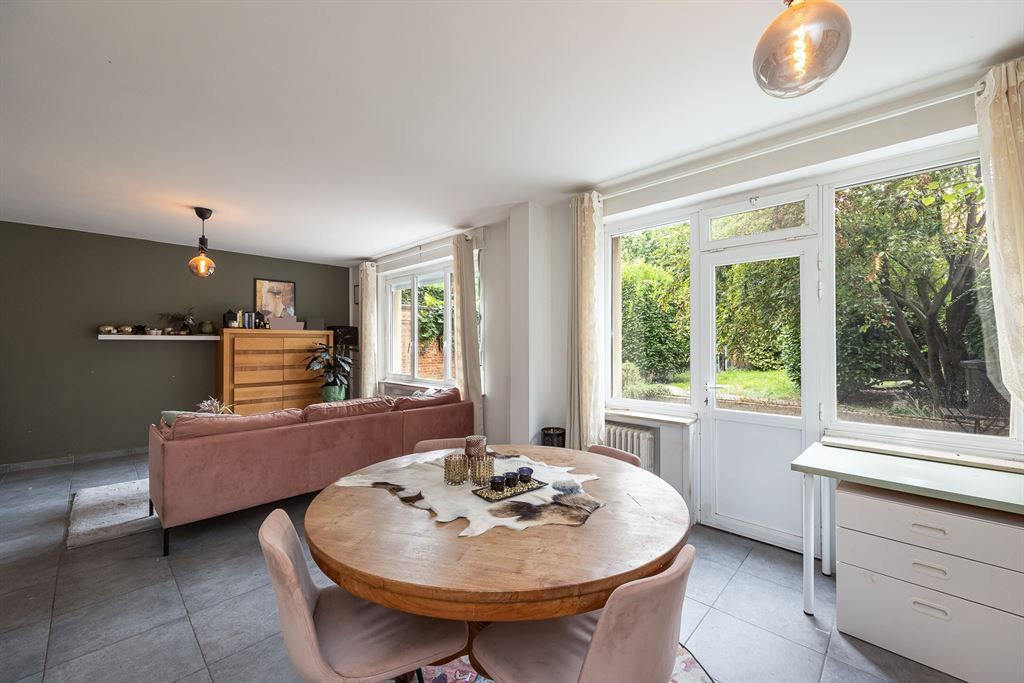 Gelijkvloers appartement met groene tuin foto 3