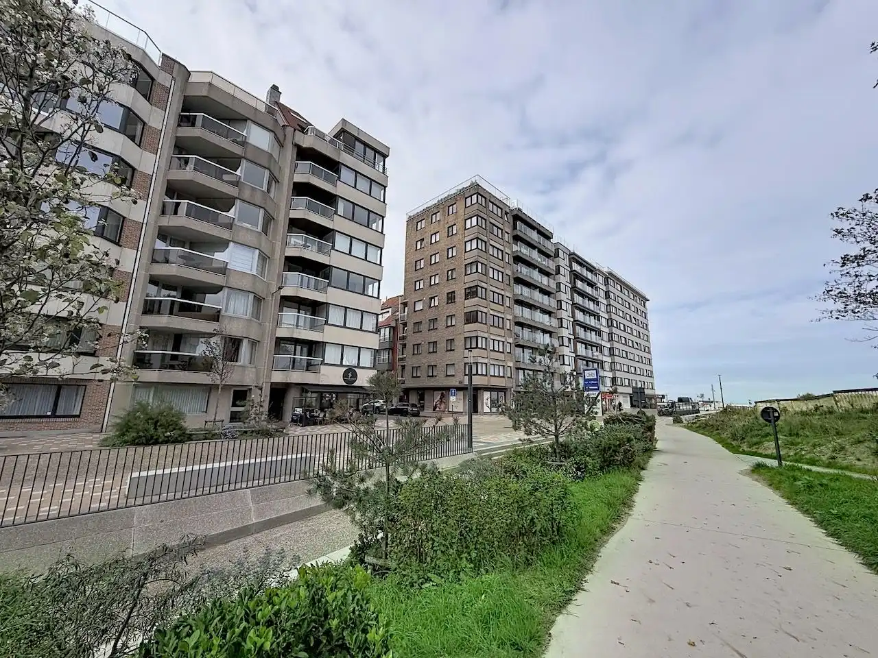Ruim drie slaapkamer appartement met prachtig open zicht op Zee en het Willemspark foto 24