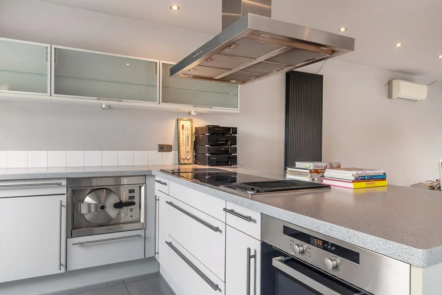 Ruim, triplex appartement met 1 slaapkamer vlakbij centrum foto 12