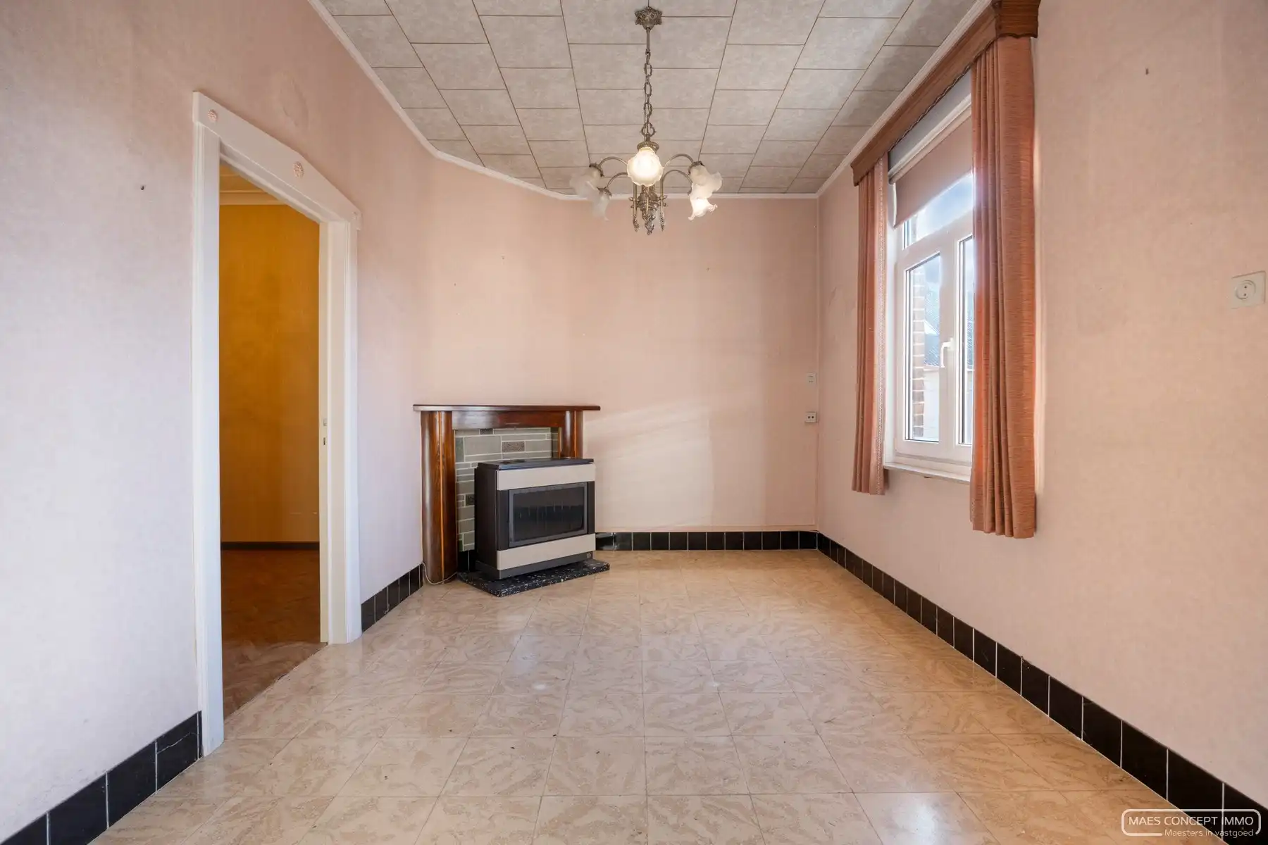 Karaktervolle woning met garage te koop op Elsegemplein (Wortegem) foto 4