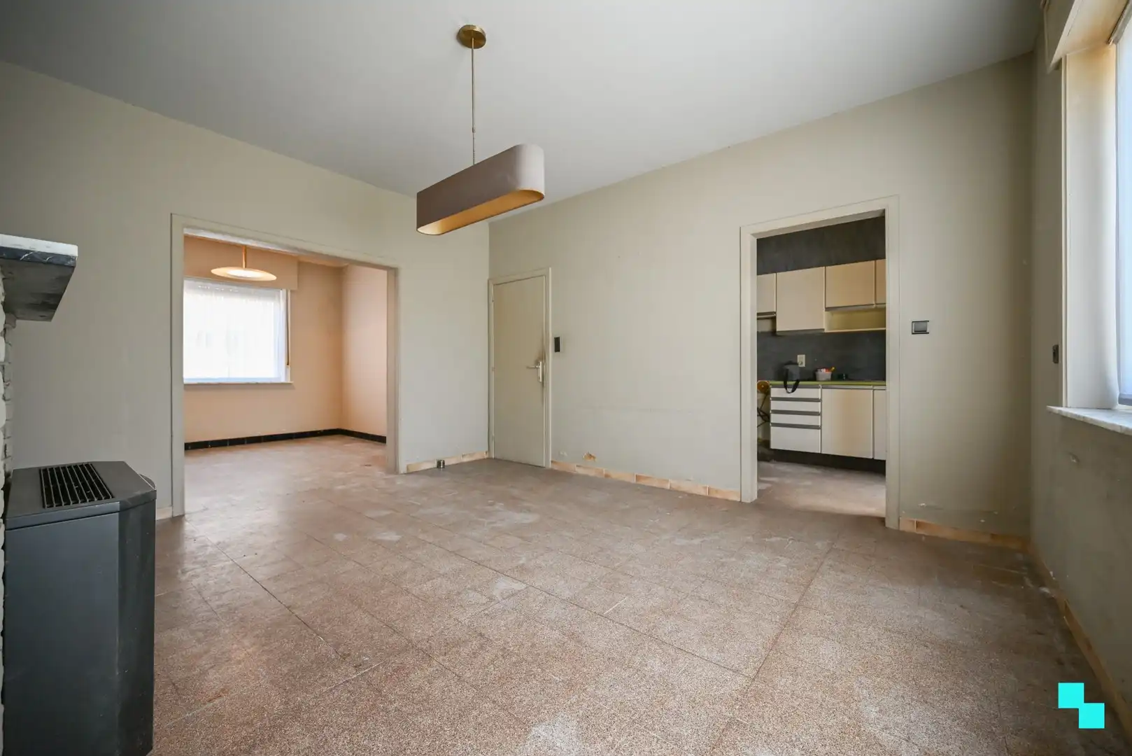 Te renoveren halfopen bebouwing met garage foto 8