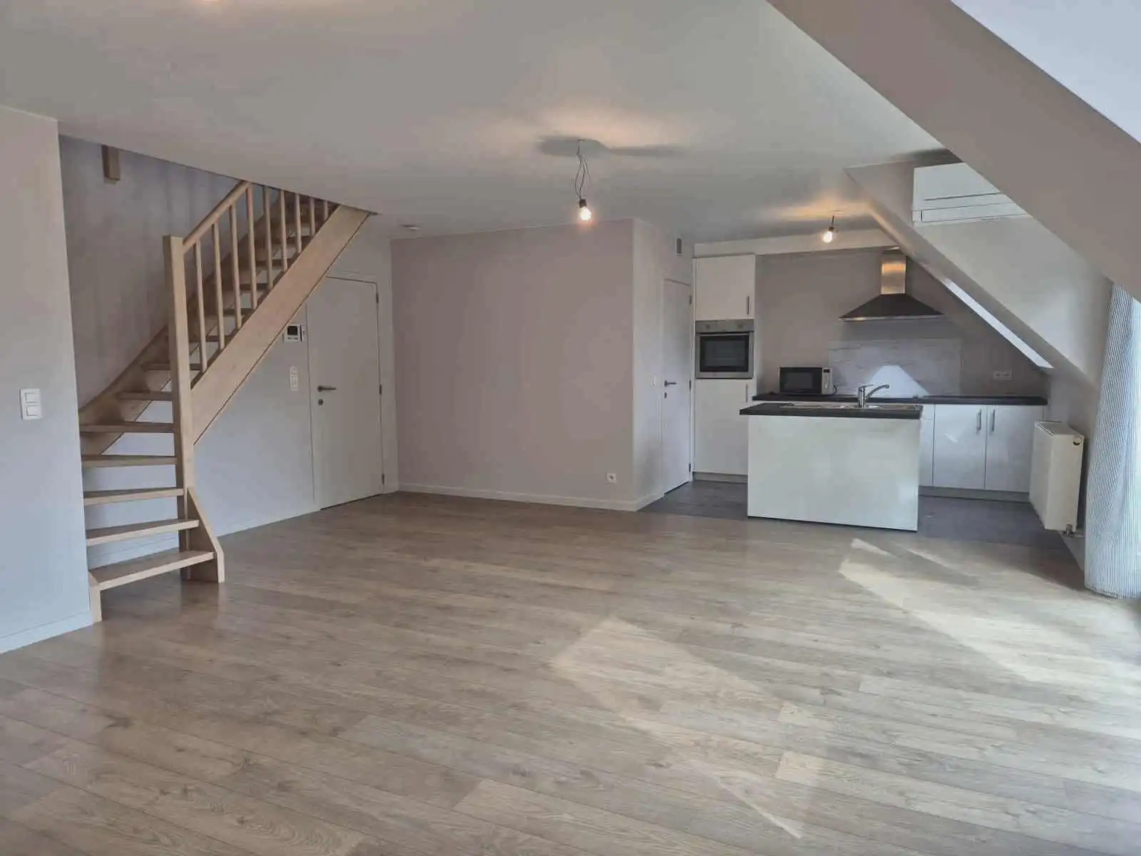 Instapklaar duplex appartement met 2 slaapkamers en EPC B foto {{pictureIndex}}