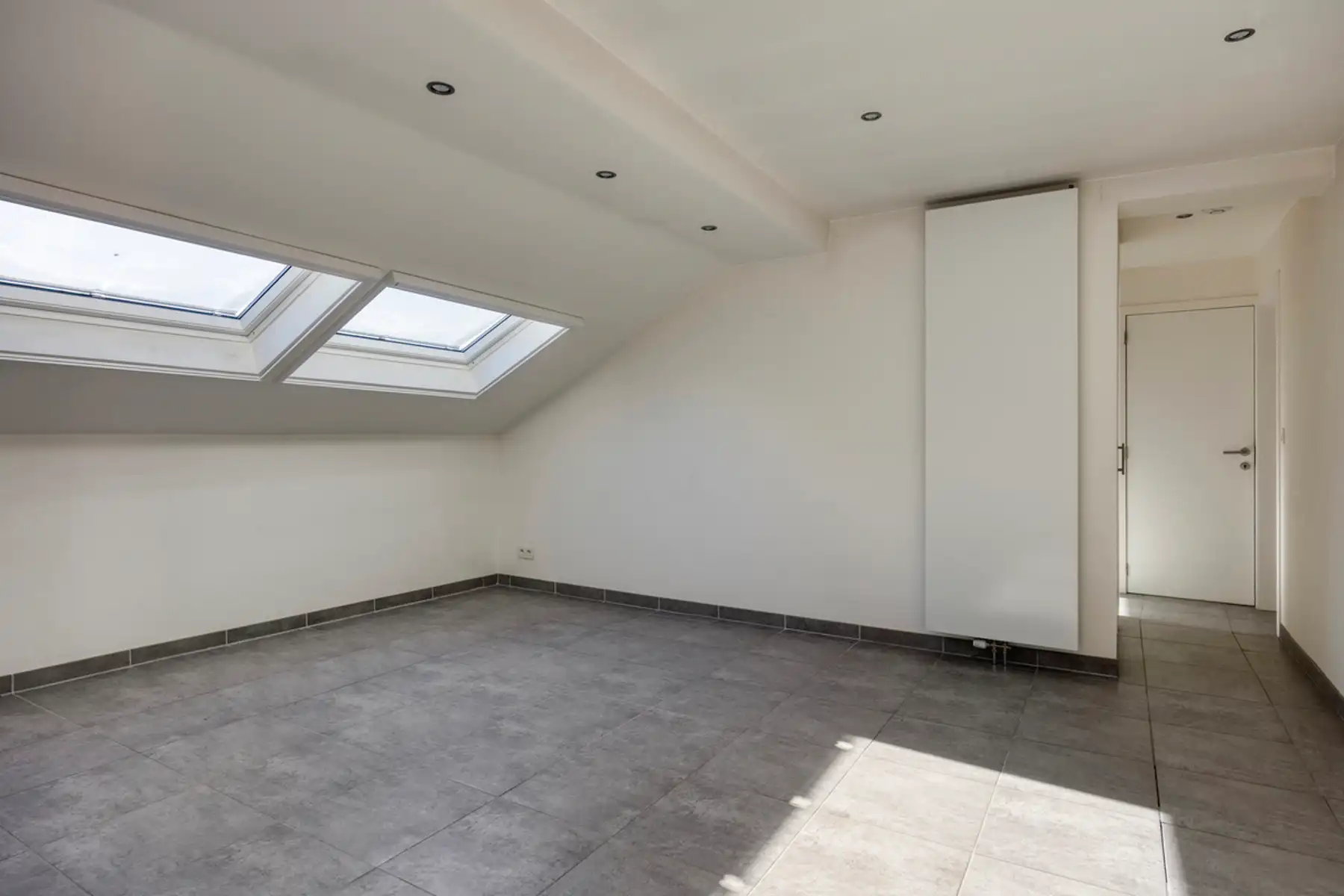 Ruime gerenoveerde centrumwoning met garage foto 24