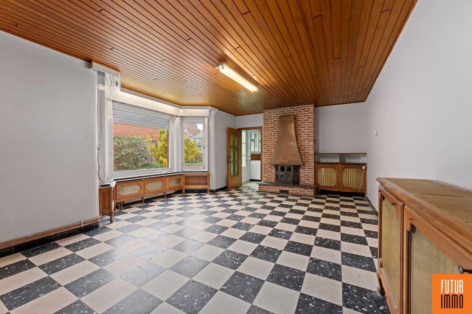 Te renoveren woning met achterliggende grond foto 6