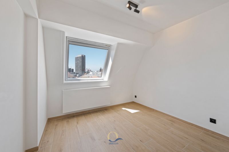 Res. Spinnaker - Smaakvol en kwalitatief gerenoveerd 1 slpk dakapp. met ruim terras en panoramisch zicht op de Visserskaai foto 9