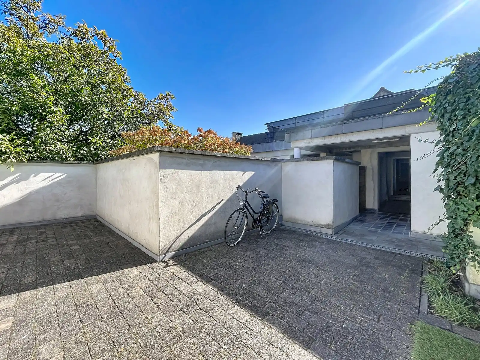 Instapklaar duplexappartement met ruim terras en parking! foto 2