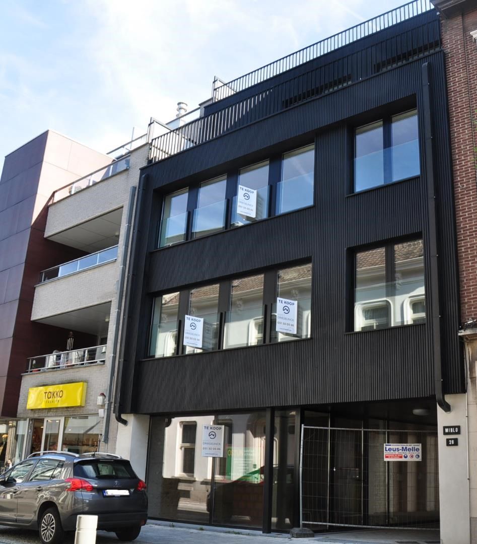  Nieuwbouw appartement te huur met 2 slaapkamers en terras in het centrum van Izegem foto {{pictureIndex}}