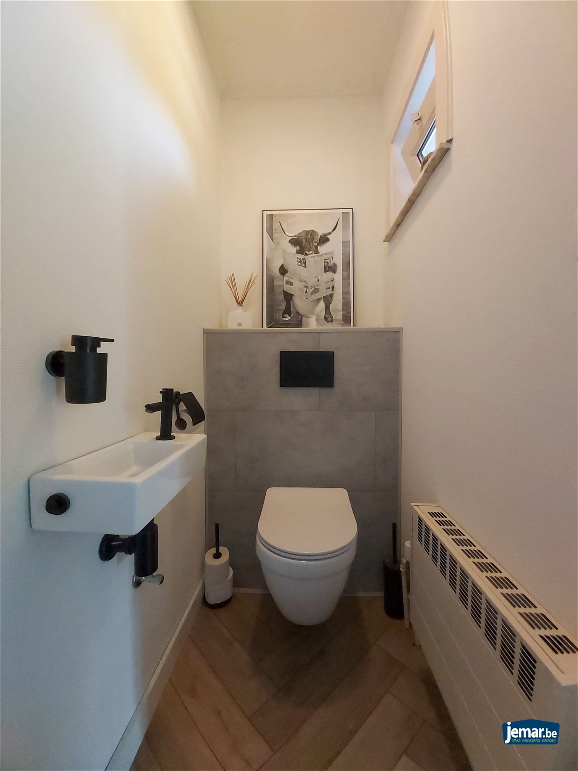 Instapklare gezinswoning met 5 slaapkamers gelegen op ruim perceel met verwarmd zwembad op ideale locatie te Maasmechelen! foto 10