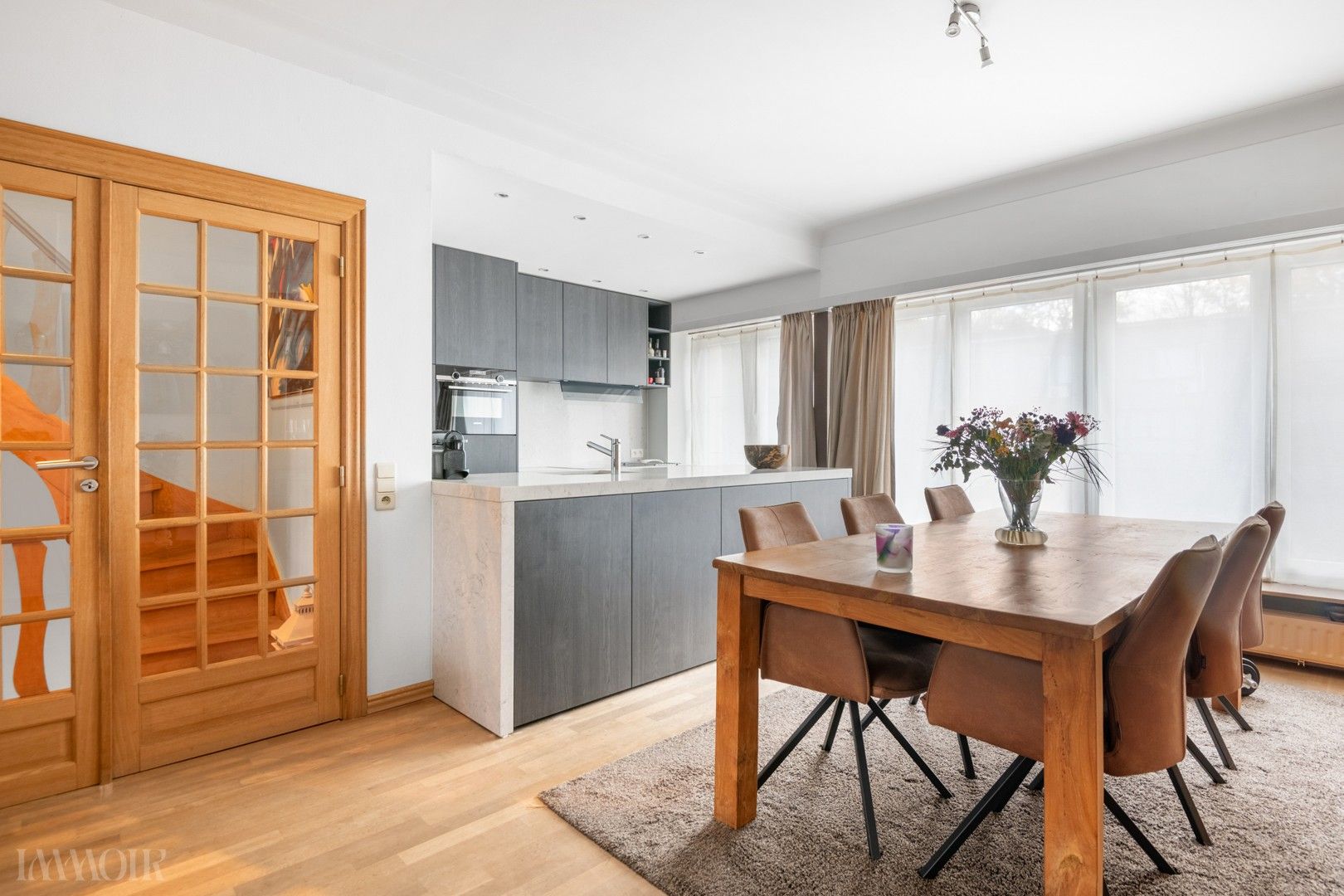 Prachtig gerenoveerde woning met praktijk/studio in hartje Schoten. foto 4