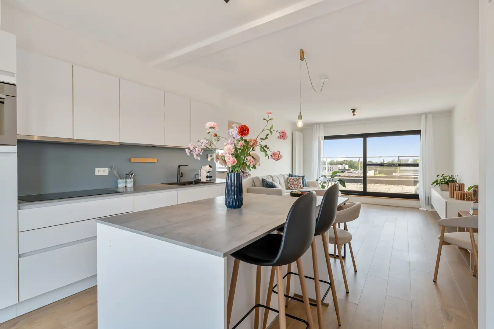 Instapklaar dakappartement met 2 terrassen in centrum Bree foto 15