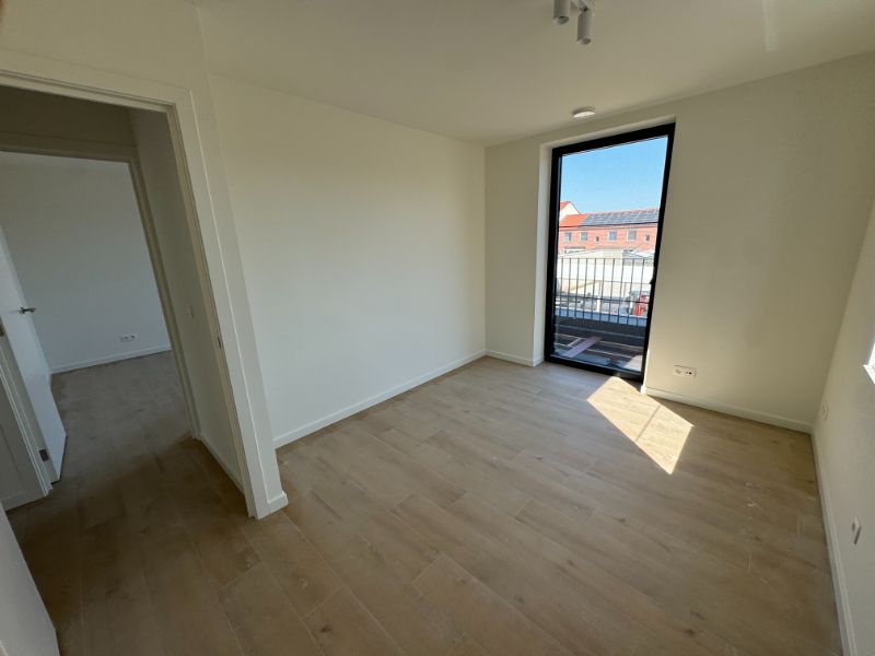 GLOEDNIEUW app 2e VD met 2 slaapkamers en terras! foto 10
