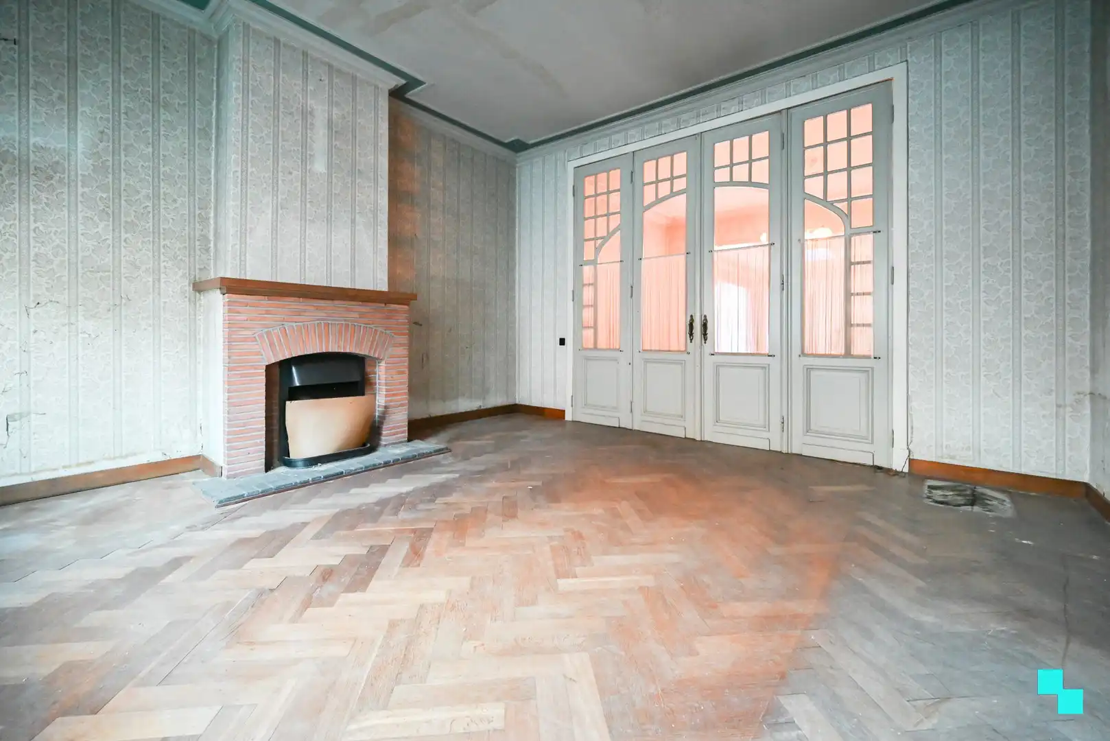 Zeer ruime & authentieke woning in Izegem foto 3