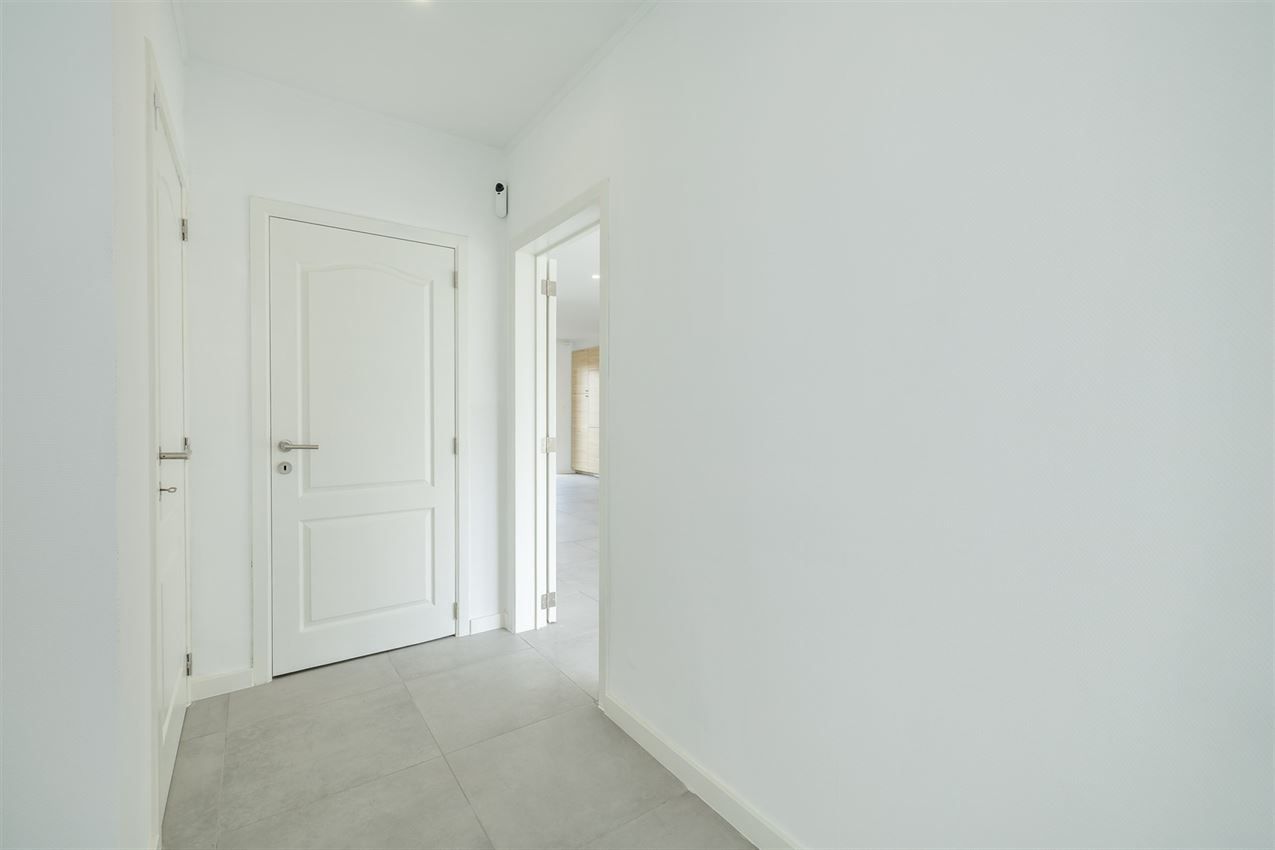 Gelijkvloers appartement, twee slpk., autostaanplaats foto 2