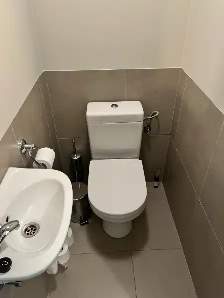 Vernieuwd 2-slaapkamer appartement, met staanplaats en kelderberging foto 13