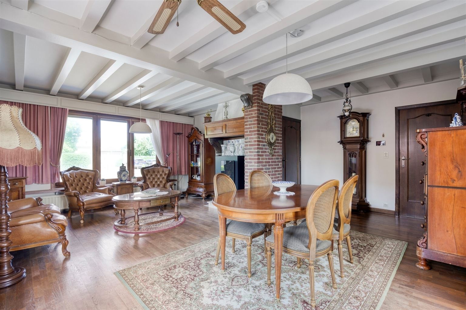 Vrijstaande woning met 4 slaapkamers, ruime tuin en garage op een riant perceel van 9a99ca, rustig gelegen nabij het centrum van Maaseik.  foto 5