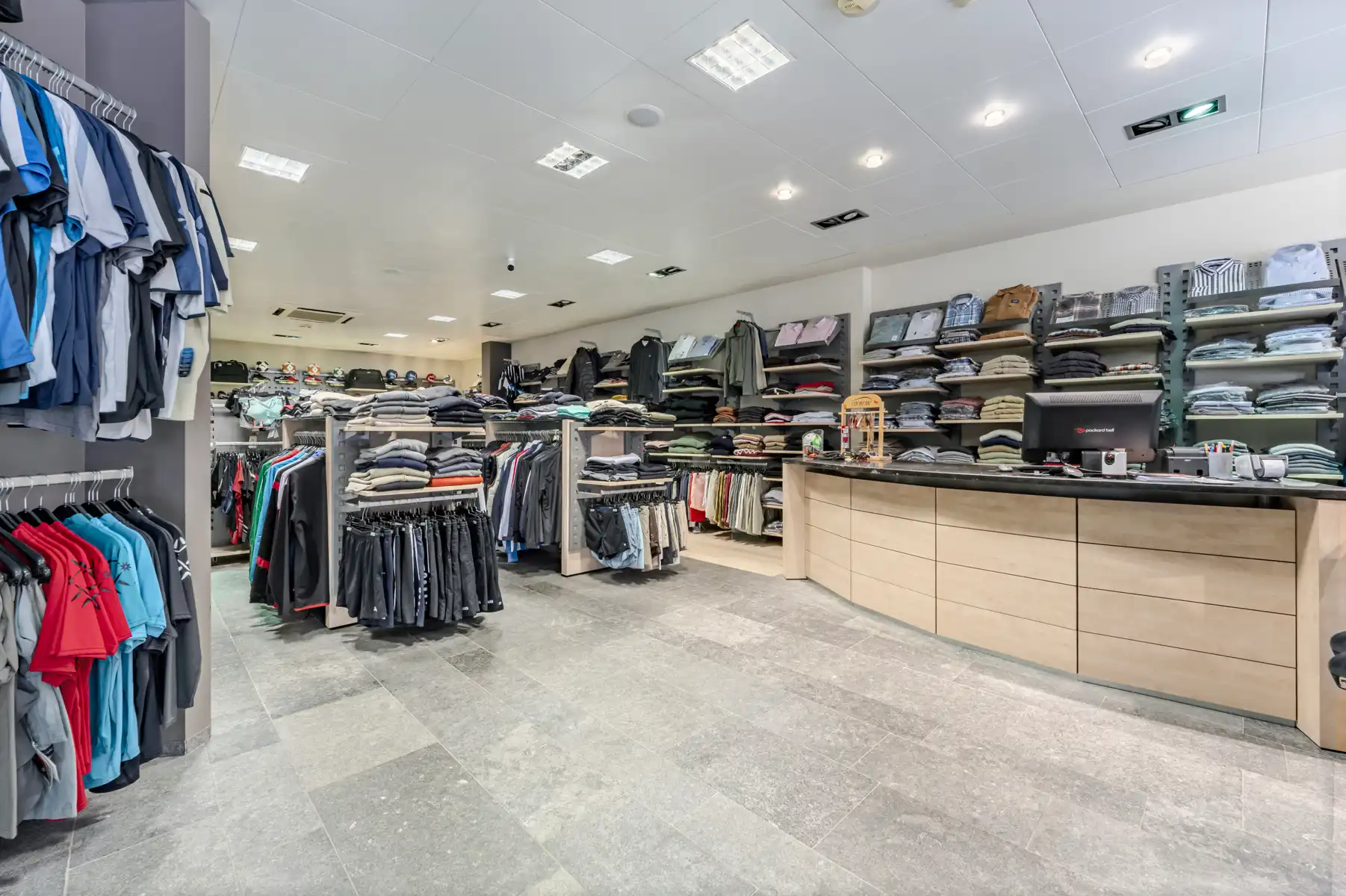 Instapklare woning met handelsruimte in centrum Kortemark foto 19