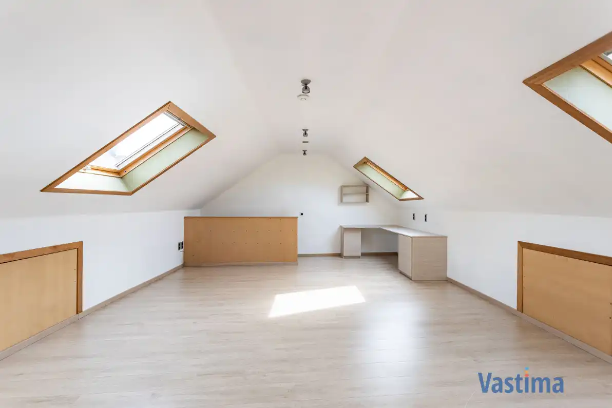 Charmante huurwoning met 2-3 slaapkamers, buitenruimte en garage foto 14