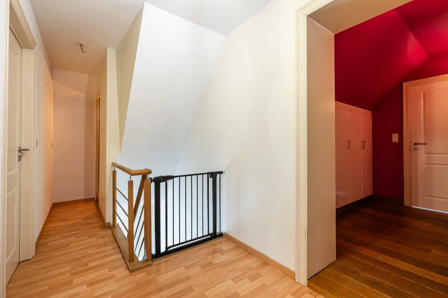 Halfopen woning met garage en ruime tuin foto 19