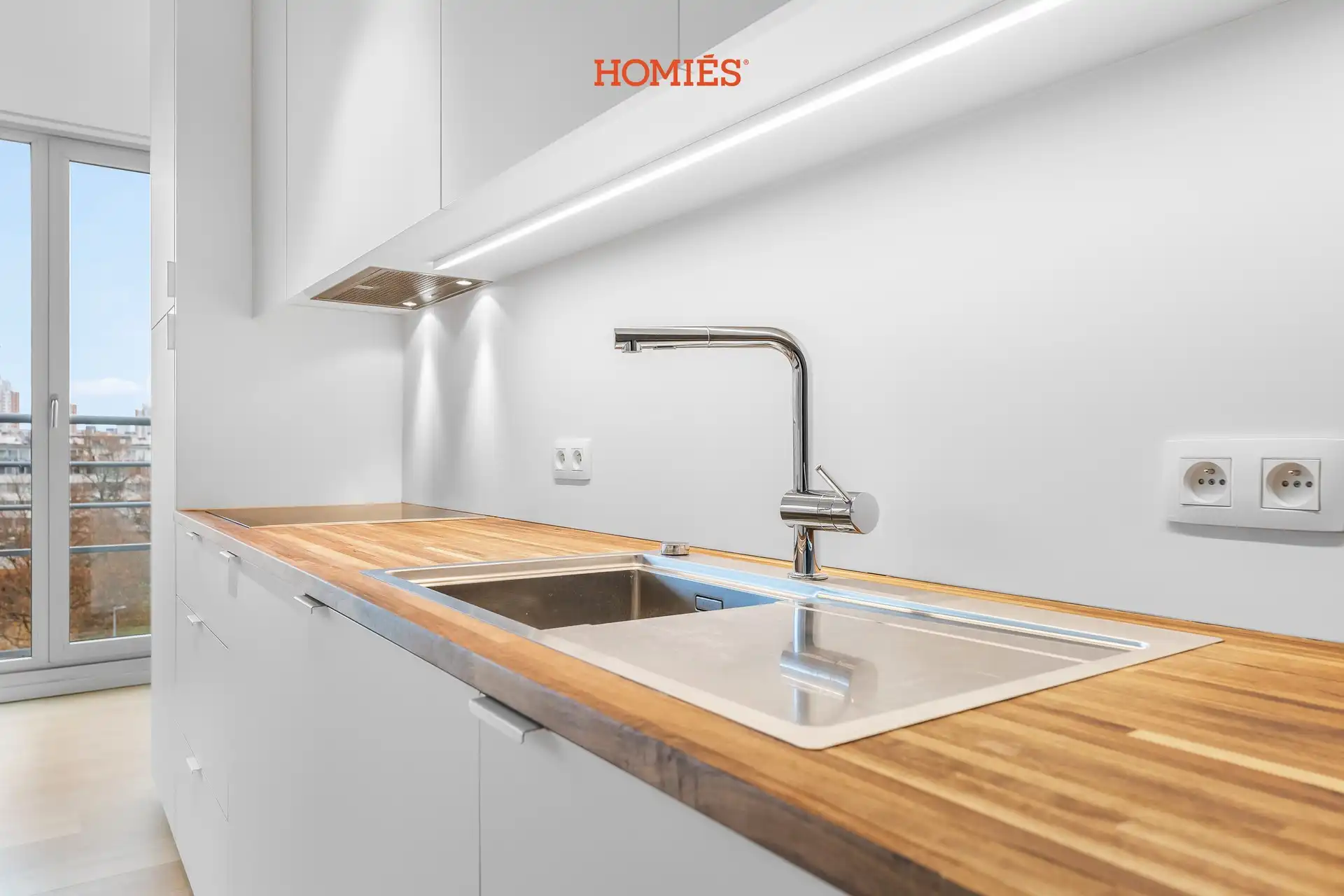 Gerenoveerd éénslaapkamerappartement met prachtig stadszicht foto 6