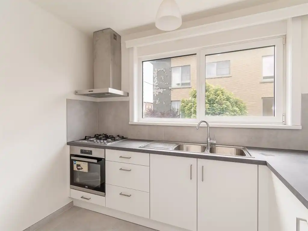 Gerenoveerd appartement met terras foto 4