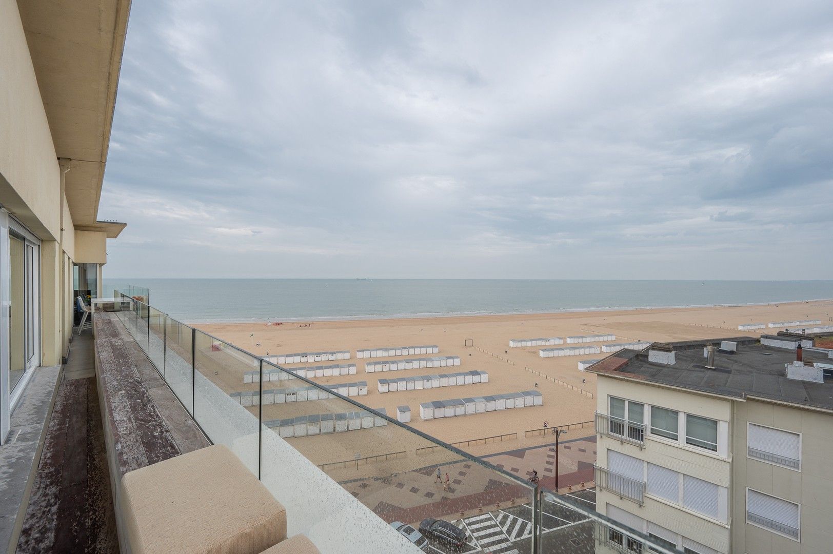 Prachtig hoekappartement met façade van 7m en terras met adembenemend zicht op de Zeedijk in Duinbergen foto 14