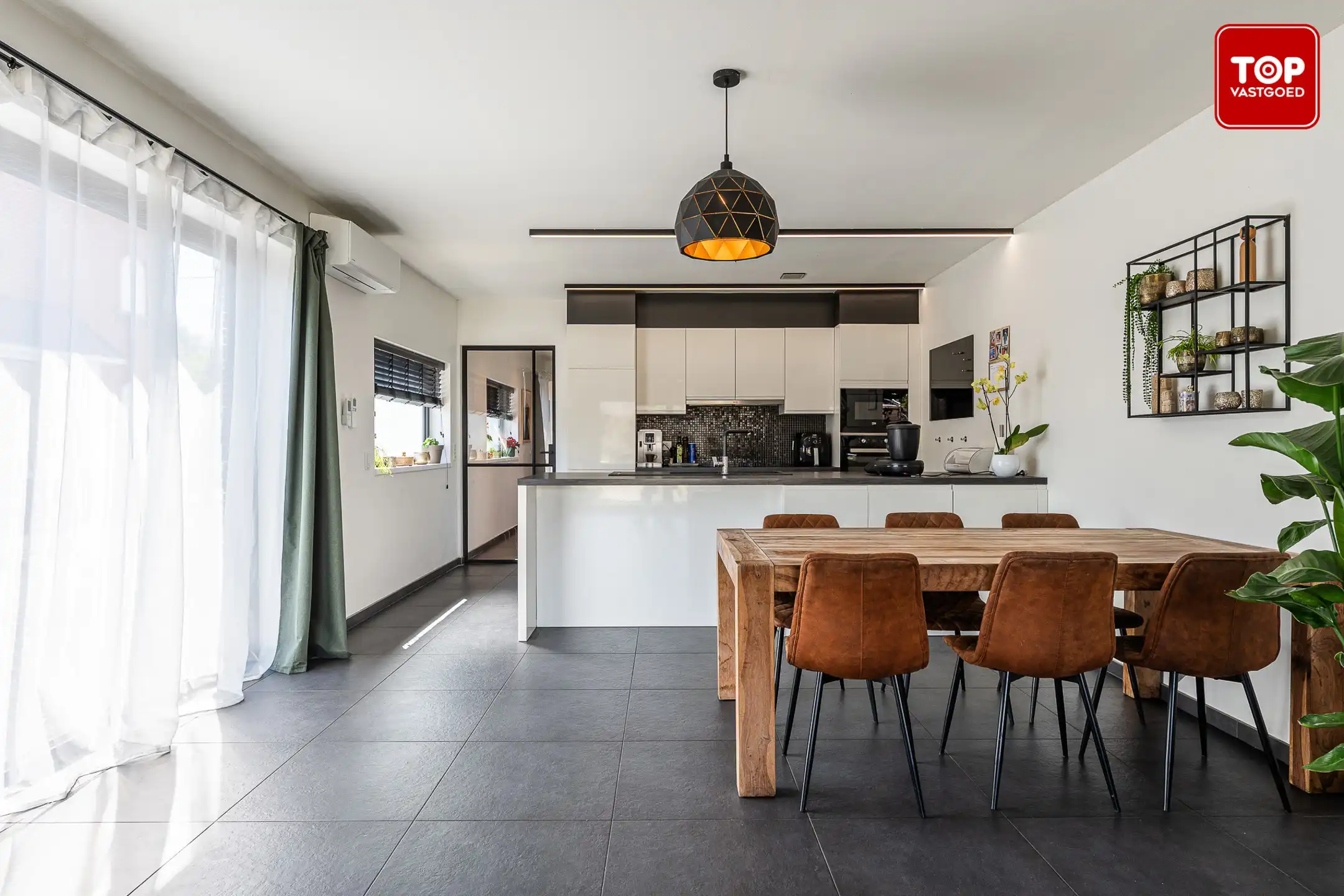 Prachtig gerenoveerde woning met 3 slaapkamers. foto 5