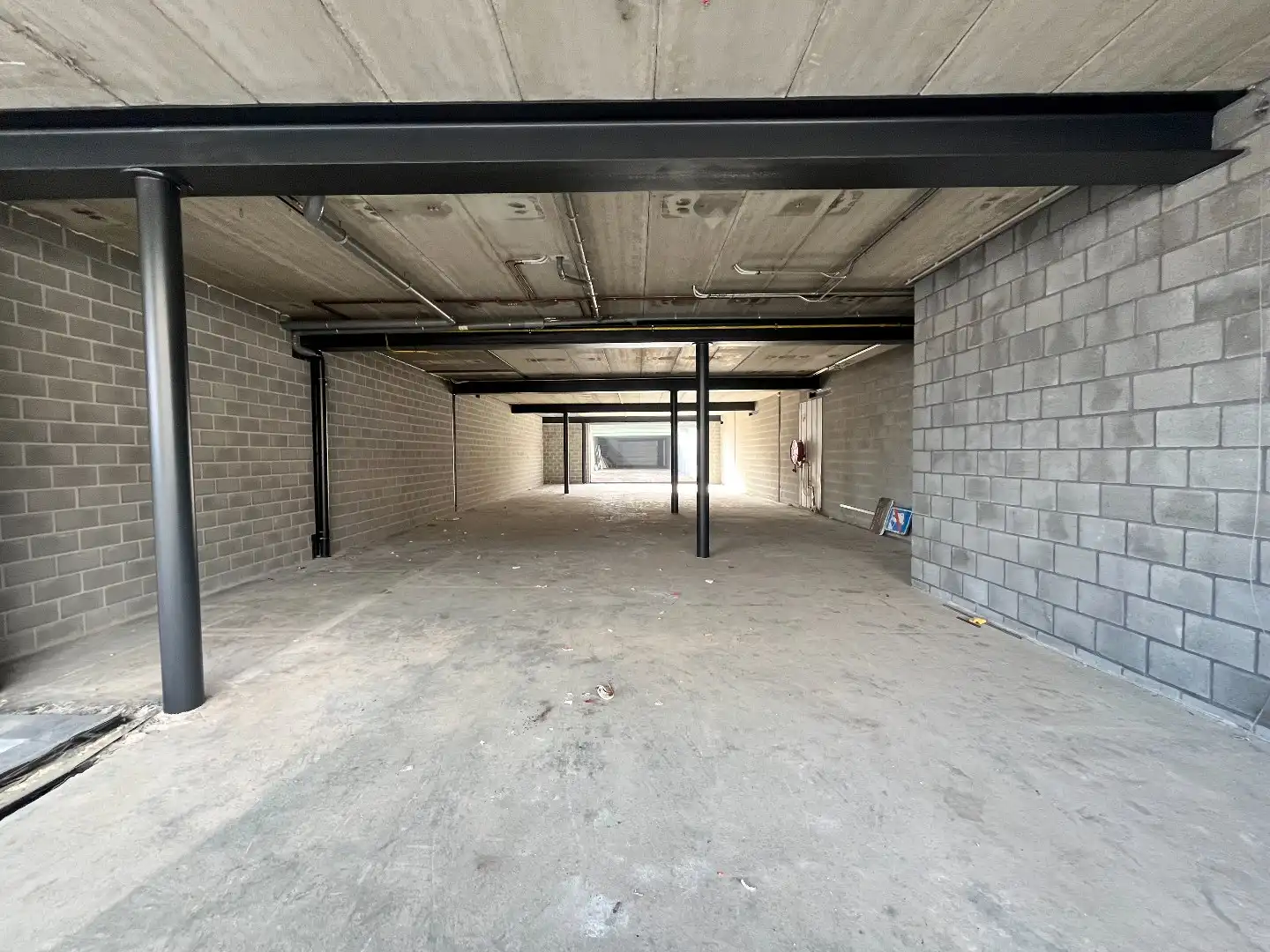 Casco commercieel gelijkvloers op toplocatie te Kapellen foto 3