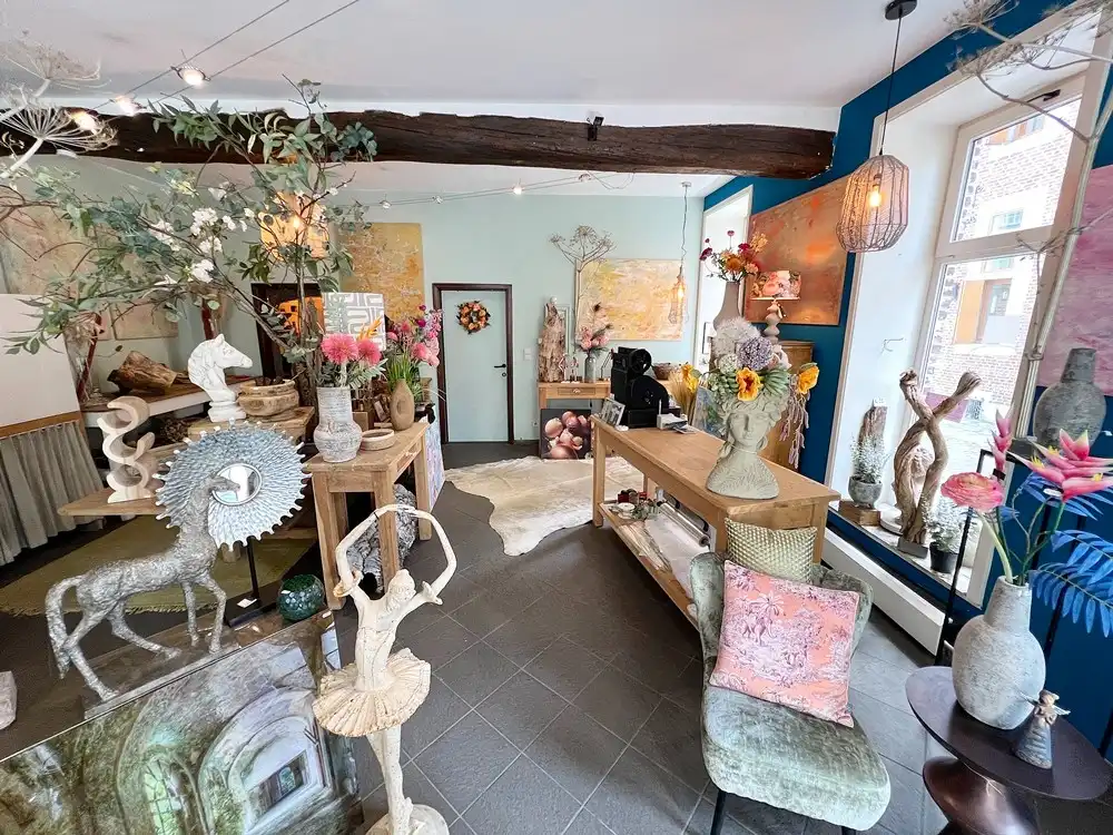 Ruim handelsgelijkvloers in historisch pand in het centrum van Maaseik foto 4