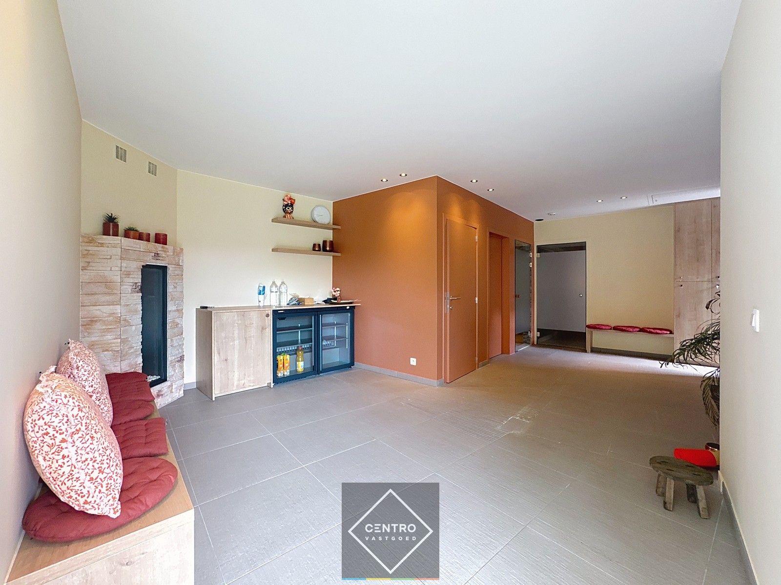 Instapklaar handelspand met wellness, appartement én verhuurde broodjeszaak – toplocatie in Sint-Eloois-Winkel (Ledegem). foto 14