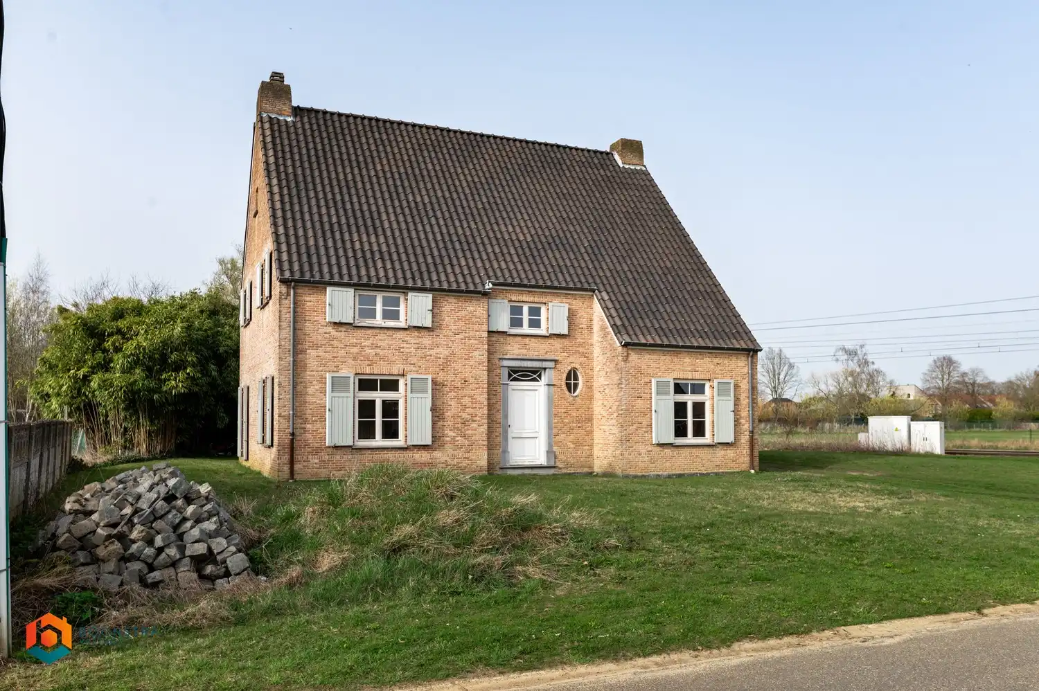 Woning met 4 slaapkamers en achterliggend bos (+-70a) foto 2
