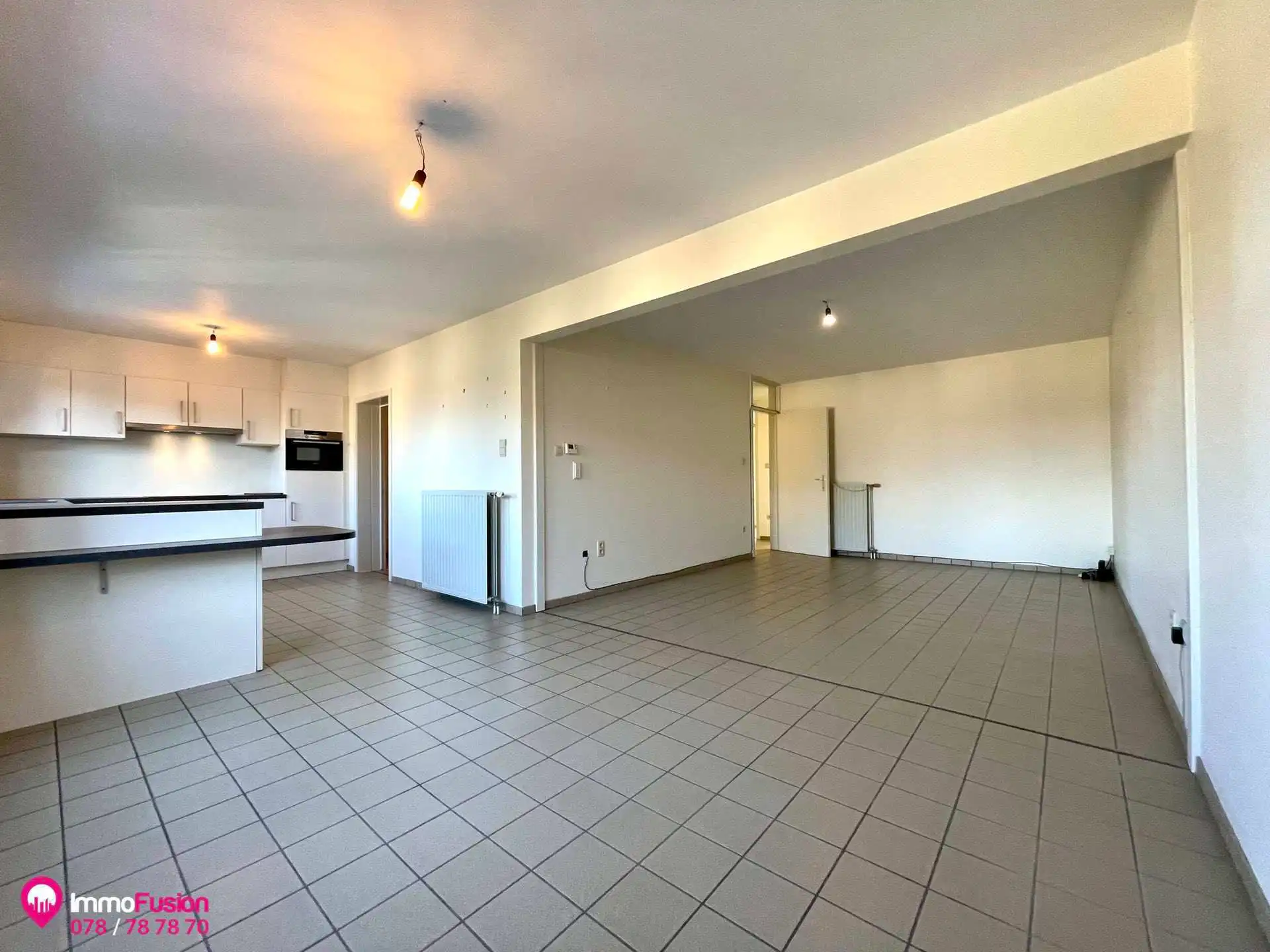 Mooi 2-slaapkamer appartement met terras in het centrum! foto 7