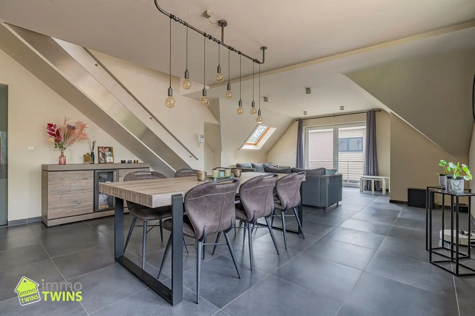 Ruim duplexappartement van 151 m² met 3 slaapkamers, terras en dubbele autostaanplaats foto 6
