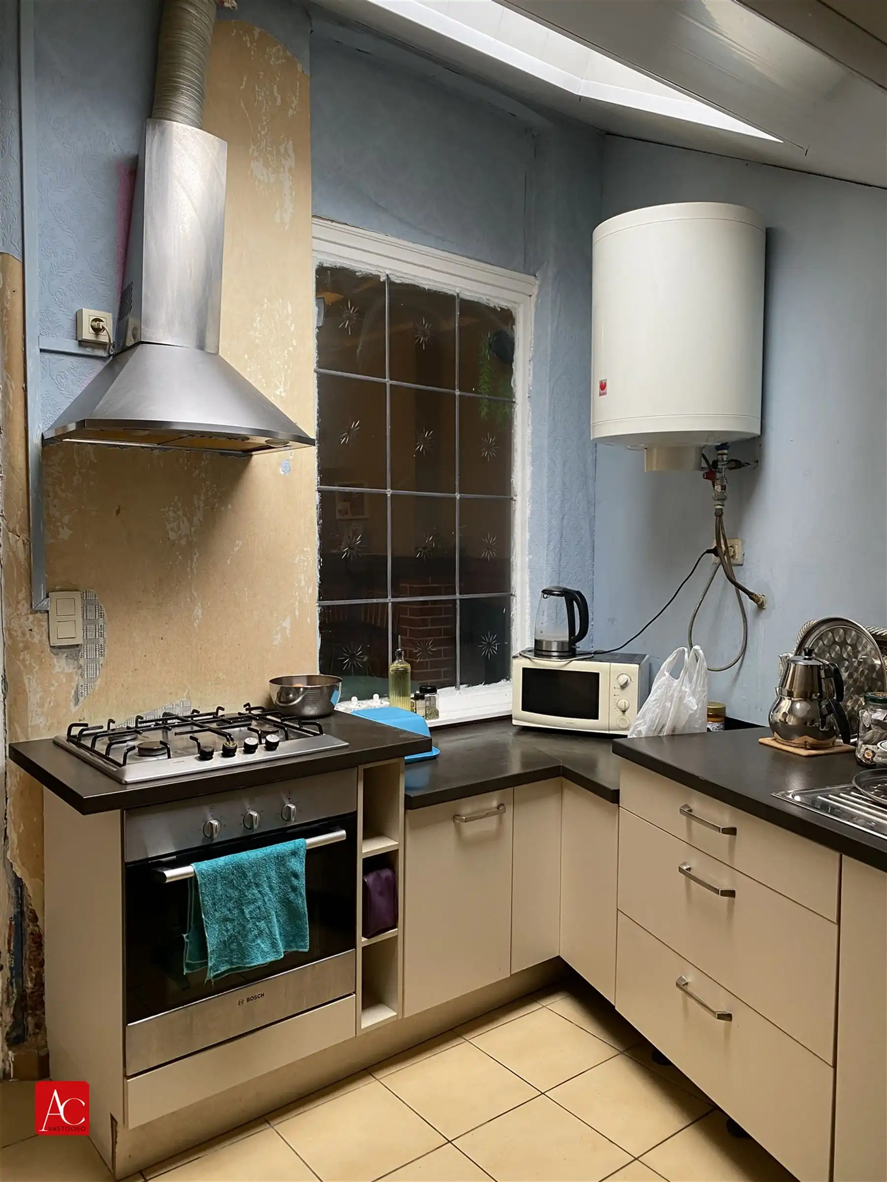 Totaal te renoveren starterswoning foto 7